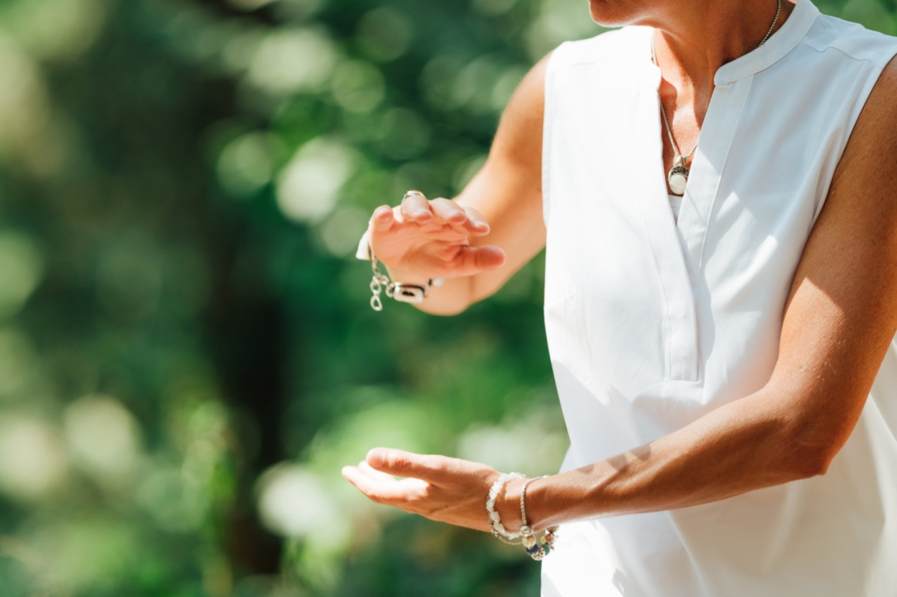 Qigong Female Master Practicing Chinese Martial Arts in Nature - Qigong Female Master Practicing Chinese Martial Arts in Nature